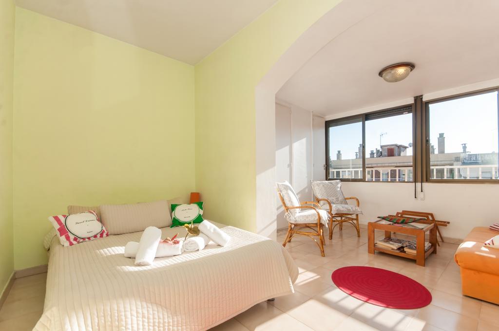 The Sky Dome Apartment Barcelona Room photo